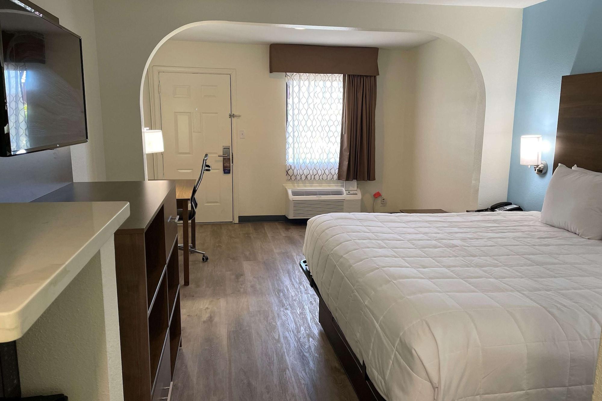 Baymont By Wyndham Biloxi - Ocean Springs Motel Bagian luar foto