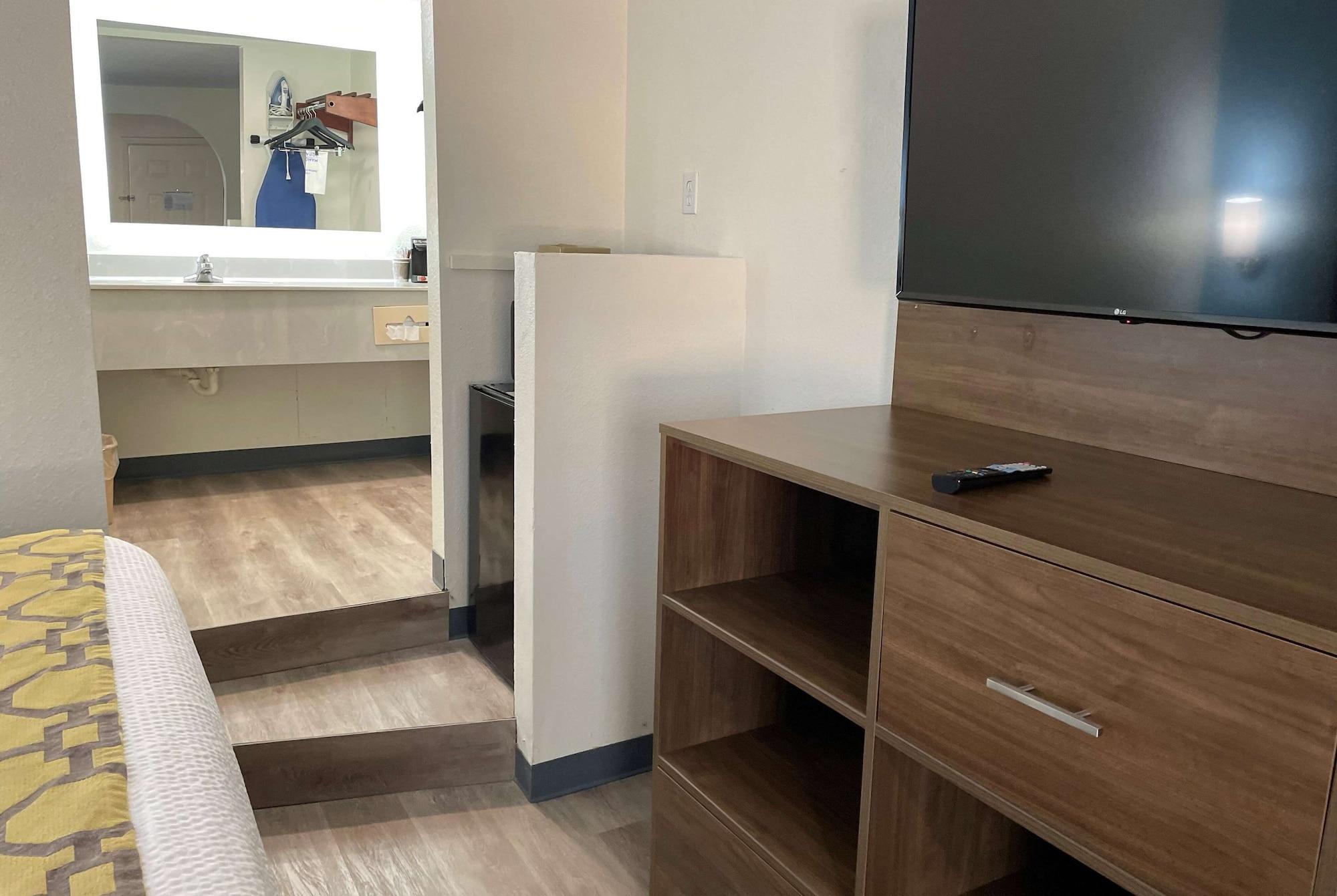 Baymont By Wyndham Biloxi - Ocean Springs Motel Bagian luar foto