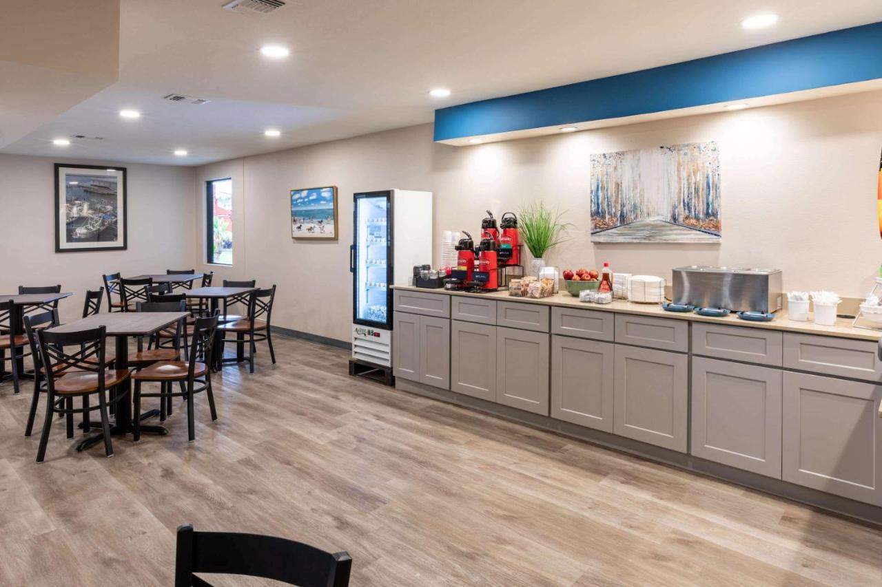 Baymont By Wyndham Biloxi - Ocean Springs Motel Bagian luar foto