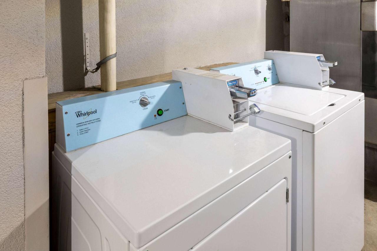 Baymont By Wyndham Biloxi - Ocean Springs Motel Bagian luar foto