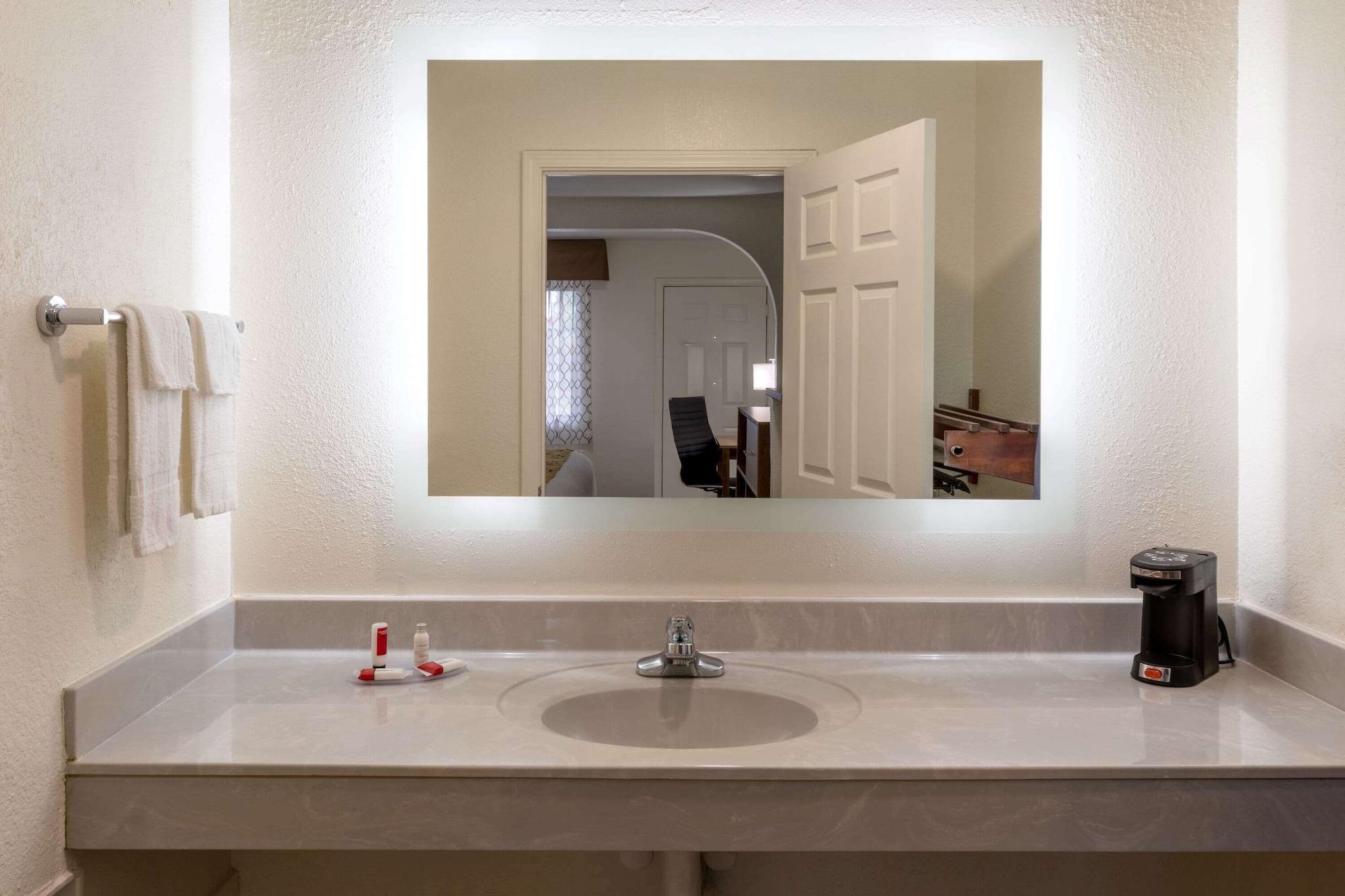 Baymont By Wyndham Biloxi - Ocean Springs Motel Bagian luar foto